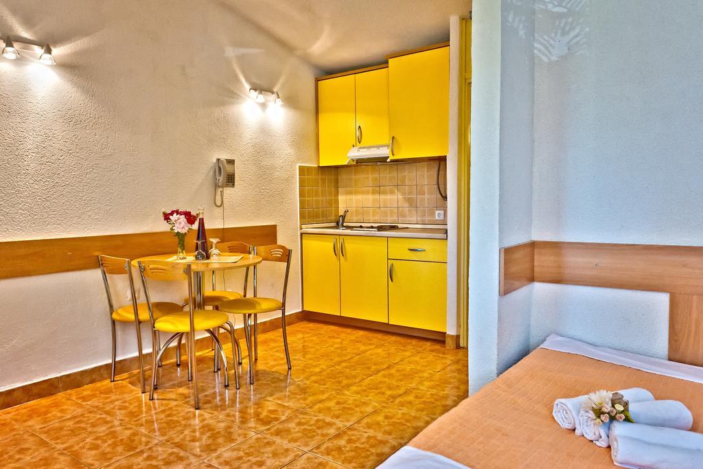 Apartment Bonaca Klek Exterior photo